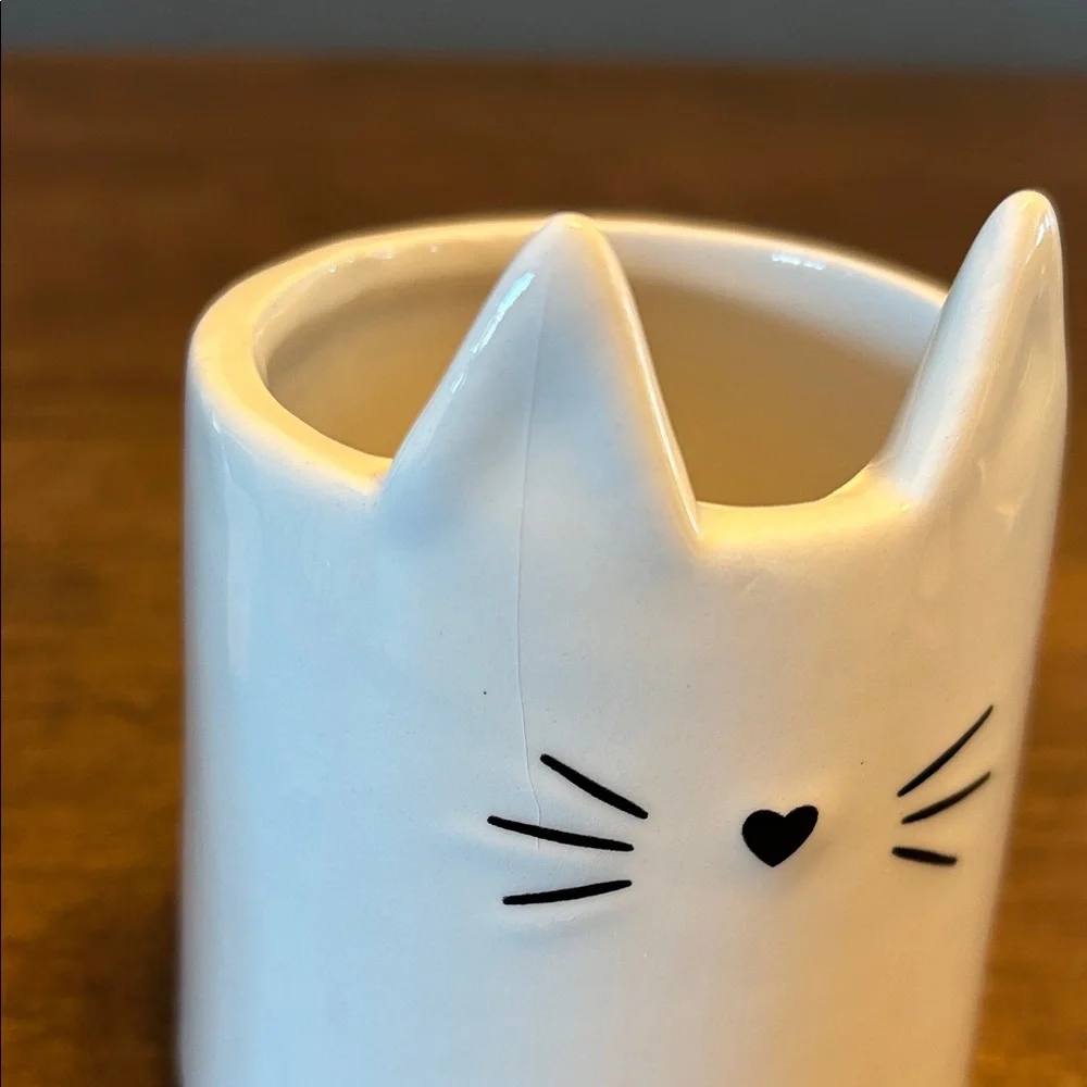 White Cat Face Ceramic Plant Holder - Picture 7 of 7